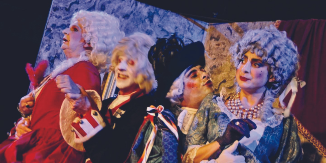 Théâtre "Le Cercle de Craie Caucasien" en famille sur la place du marché d'Amboise