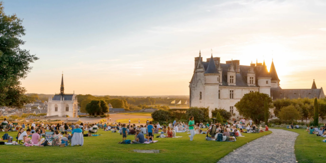 Pique-niques panoramiques au Château royal d’Amboise : des soirées d’été avec vue sur la Loire à vivre en famille et entre amis