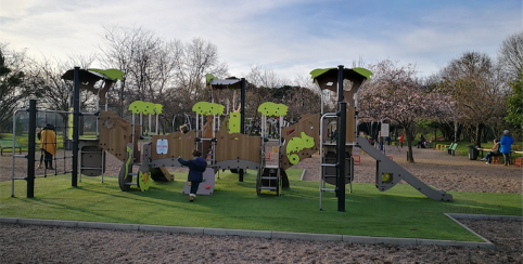 Les jeux du Parc de Sainte-Radegondeà Tours Nord pour les tout-petit et les plus grands 