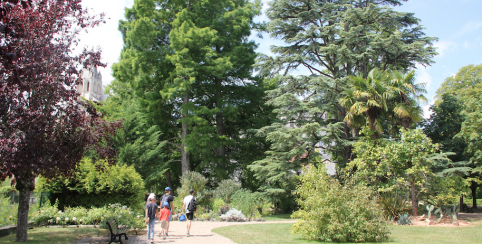 Le jardin public de Loches en famille