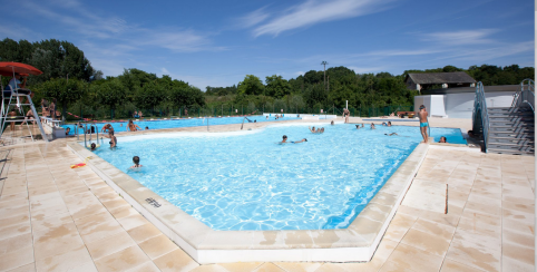 Piscine extérieure à Saint-Paterne-Racan