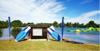 Baignade en famille et guinguette au bord du Lac d' Hommes, au Nord de Langeais 